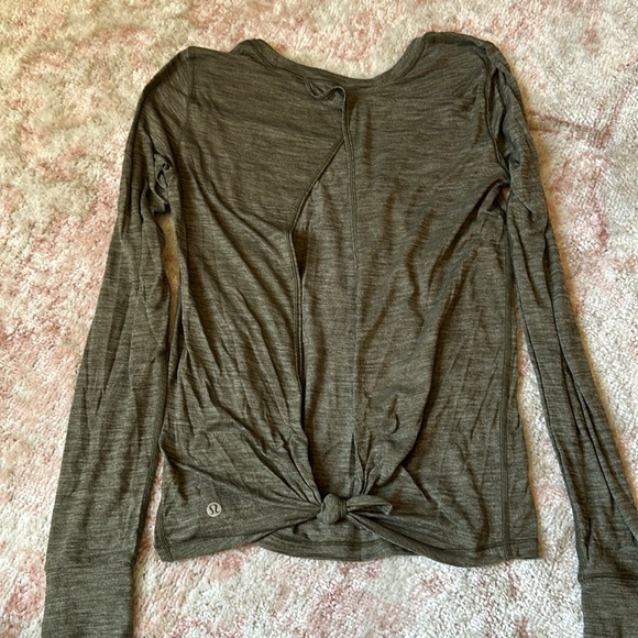 Lululemon longsleeve with tie open back - Picture 4 of 4